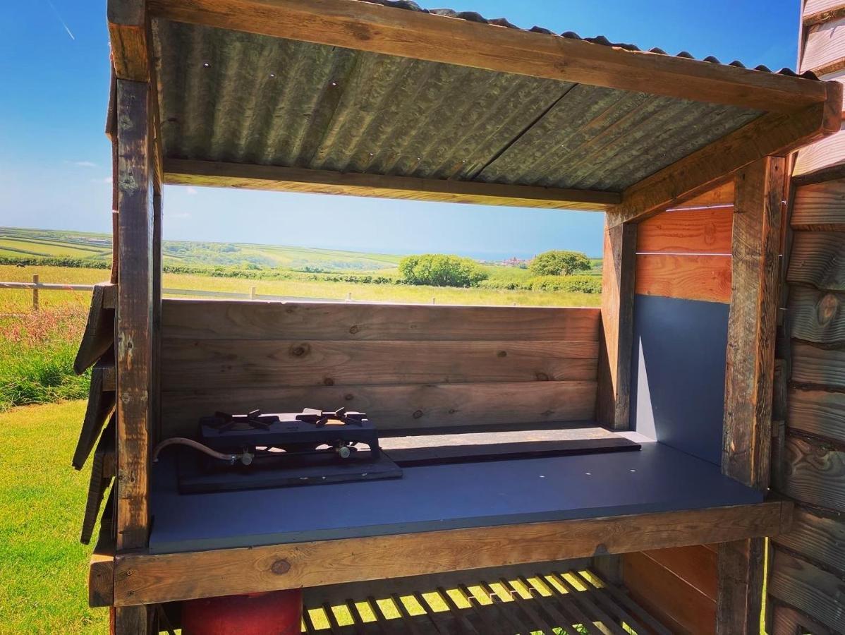 Shepherds Hut In A Private Meadow With Sea Views Hartland Exterior foto